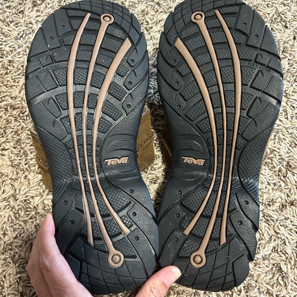 Teva Brown Sandals Criss-Cross Design Durable Soles - Picture 4 of 6